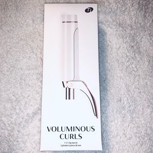 T3 Micro Voluminous Curls 1.5 inch clip barrel